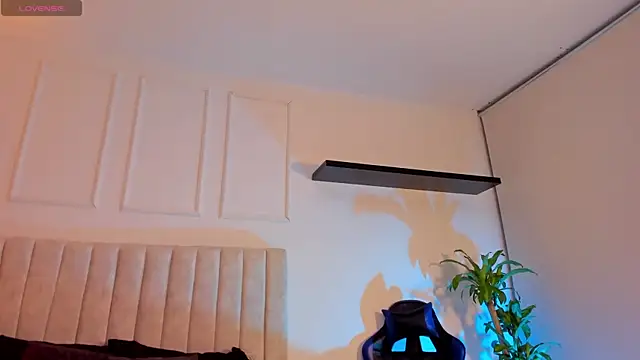 lia_cr1 - Lia_cr1's free webcam - UK Sex Cams