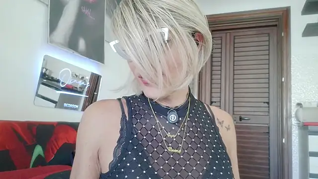 LadyOxana webcam