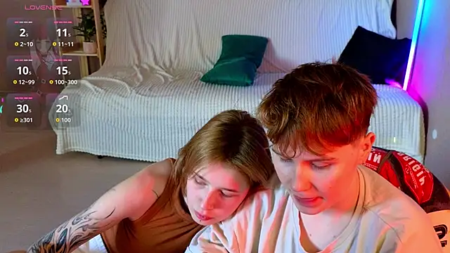 two_gerls_here webcam