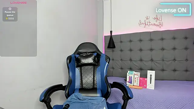 scarletcherry18 webcam