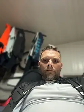 perry_devot (Ask my age) - Goal: Geiler Cum Shot 💦