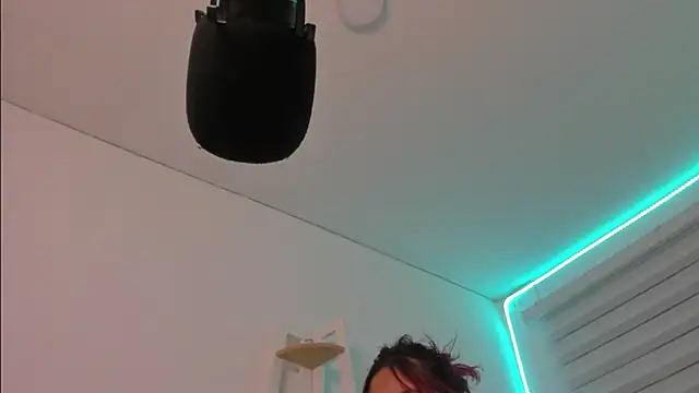 Sara_Red_X webcam