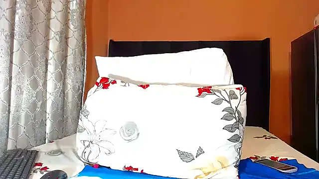 CurvyAssMandy webcam