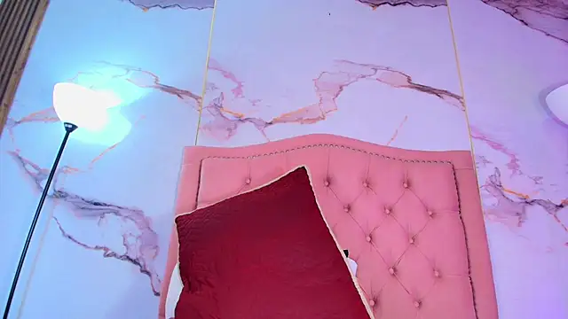 AlyaThompson webcam