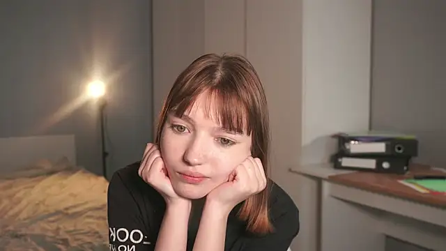 Leyla_crsh webcam