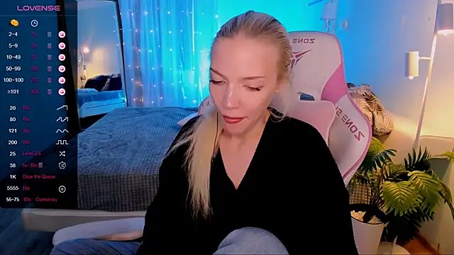 AnyaTaylor_ webcam