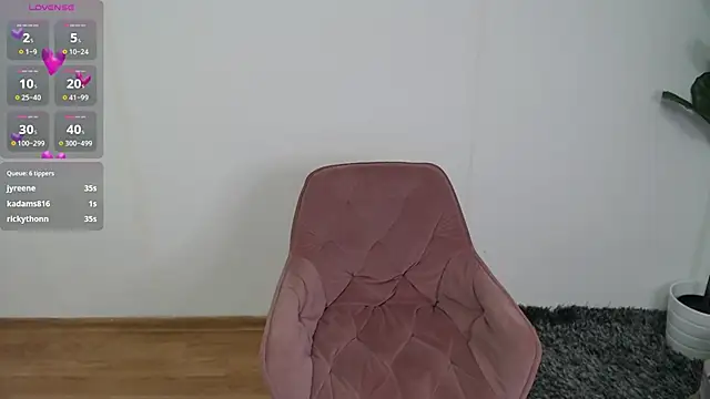 LadyLiia webcam
