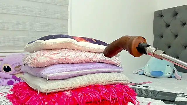 Elizabeth_18_ webcam