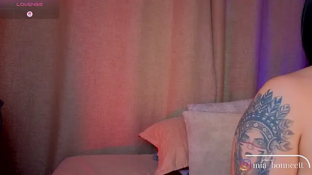 mia_bonneett webcam