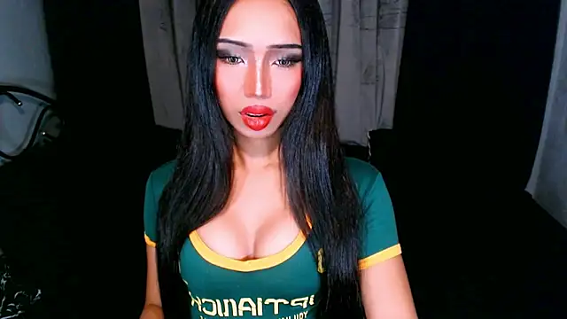 Model: xUrGoddess_islaCumsAlotx