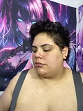 Hailey_Curvy webcam