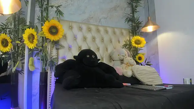 LittleeJaz webcam
