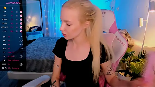 AnyaTaylor_ webcam
