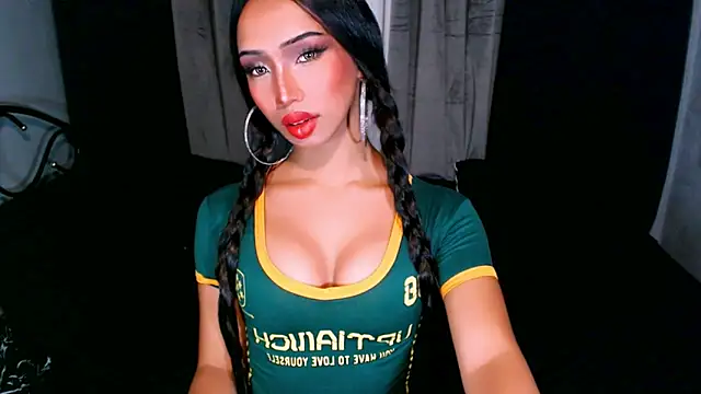 xUrGoddess_islaCumsAlotx webcam