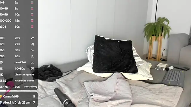 TanishaEvans webcam