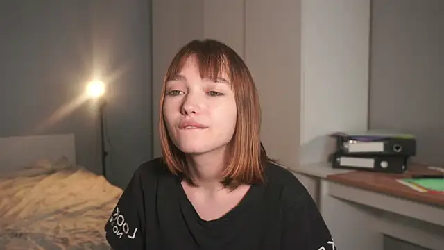 Leyla_crsh webcam