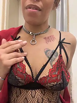 Desirae_Luciano