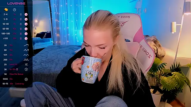 AnyaTaylor_ webcam