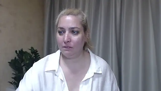 sweetpussy13 webcam