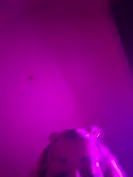 ShineyQuinn webcam