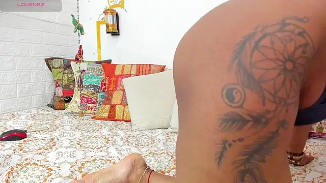 LadyNahir webcam