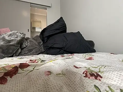 MissLola27 webcam