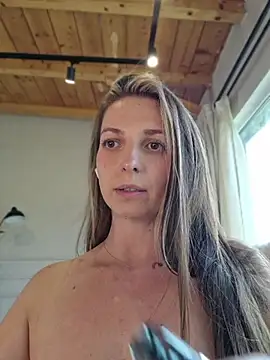 ellaxxstar webcam