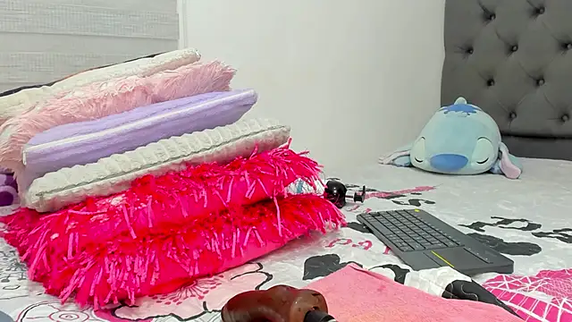 Elizabeth_18_ webcam