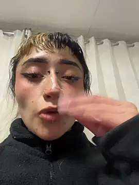 baby_akuma webcam