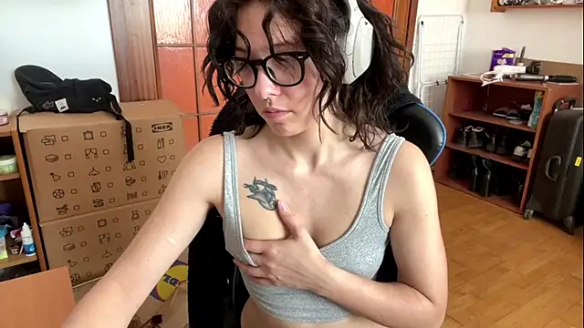 PillowPeachX webcam