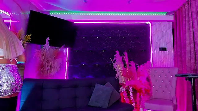 Queens_Wonders_Blonders webcam