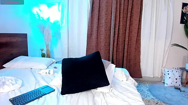 violettgomez_93 - ViolettGomez_93's free webcam - UK Sex Cams
