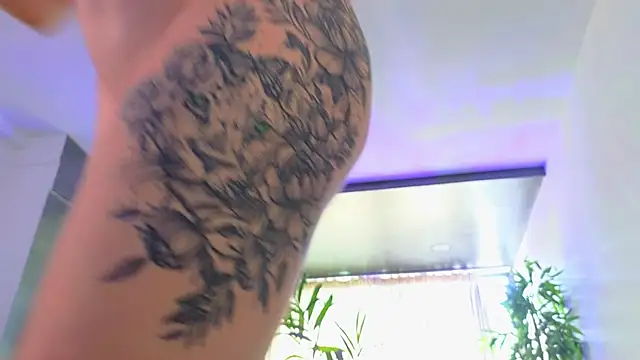 HotBustyBabeX live sex cam