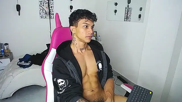 Leonard_Price live sex cam