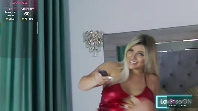 Lorehottie webcam