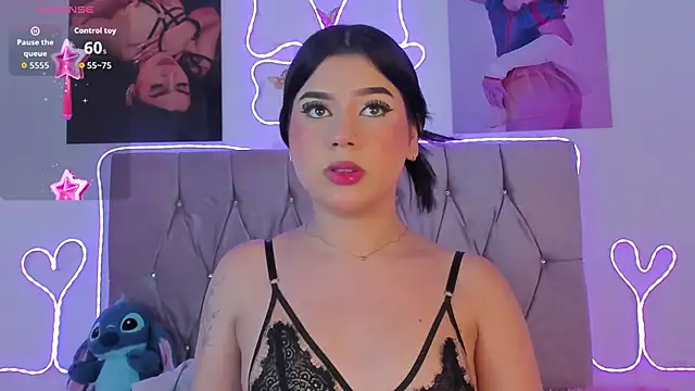 ashley_piinkk_ (T teen) - king of the room💖💋