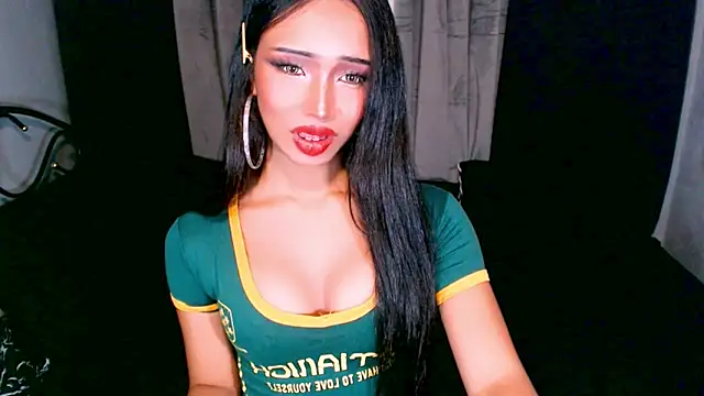 xUrGoddess_islaCumsAlotx webcam