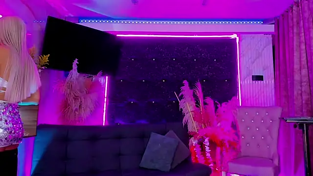 Queens_Wonders_Blonders webcam