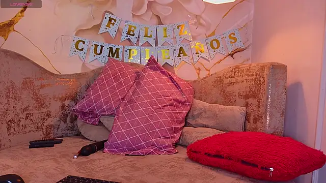 bella_moonlight_cr webcam