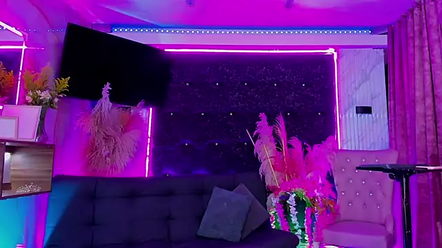 Queens_Wonders_Blonders webcam