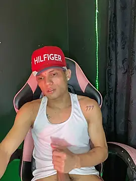 el_venezolano_22cm - EL_VENEZOLANO_22CM's free webcam - UK Sex Cams