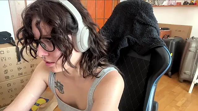 PillowPeachX webcam
