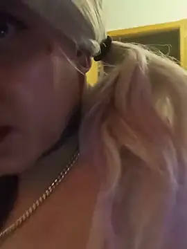 sissytrapdolly24 webcam