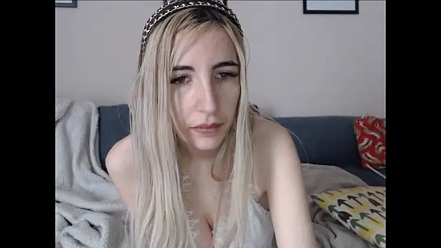 BarbieBlondieGirl webcam