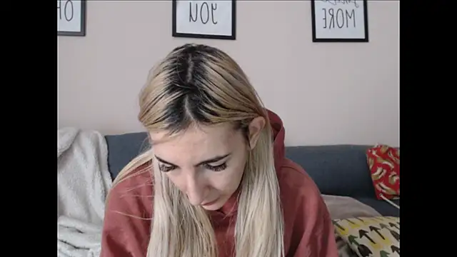 BarbieBlondieGirl webcam