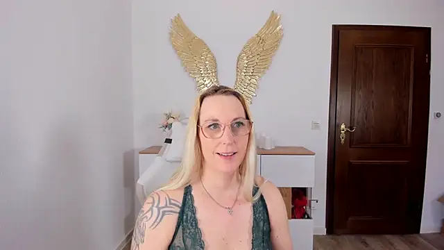 Sally_Secret webcam