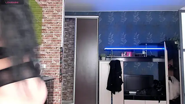 lucky_milf - Lucky_Milf's free webcam - UK Sex Cams