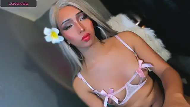 xUrGoddess_islaCumsAlotx webcam