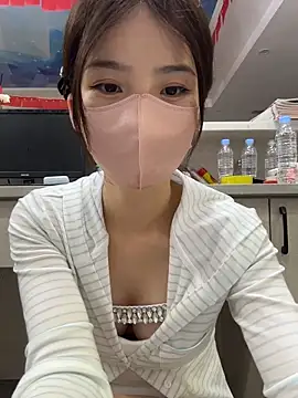 gougou13 live sex cam
