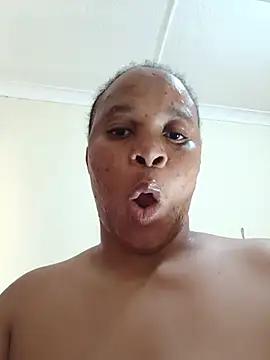 HugeTitisxx webcam